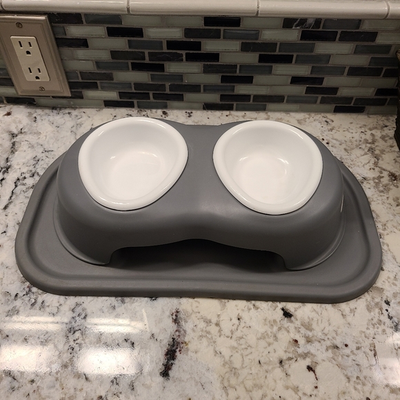 WeatherTech Elevated Pet Feeding System - Picture 2 of 8